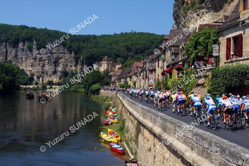 Peloton at La Roque-Gageac010p.jpg